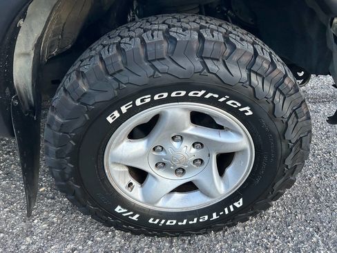 Used 2004 Toyota Tacoma V6 2dr Xtracab 4WD SB image 38