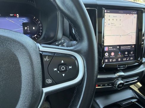 Used 2025 Volvo XC60 B5 Core AWD/4WD image 22