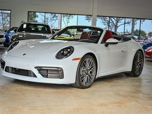 Used 2023 Porsche 911 Carrera image 3