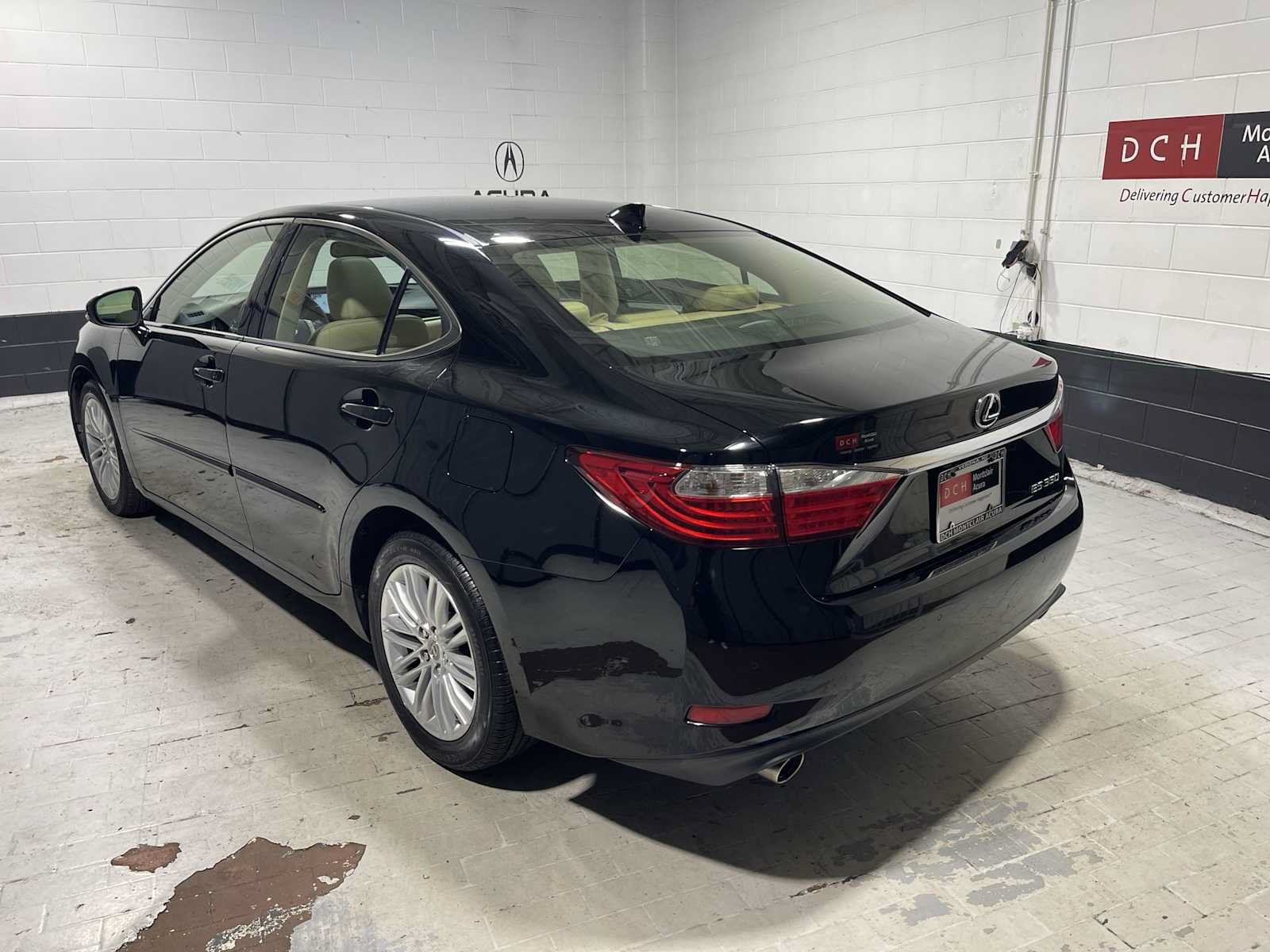 Used 2015 Lexus ES 350 w/ Luxury Package FWD image 4
