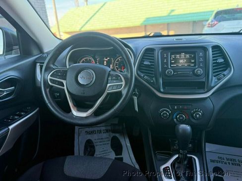 Used 2017 Jeep Cherokee Sport image 39