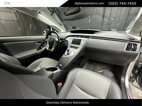 Used 2014 Toyota Prius Five w/ Advanced Technology Package image 19
