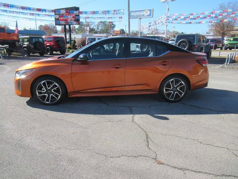Used 2025 Nissan Sentra SR w/ SR Premium Package image 2