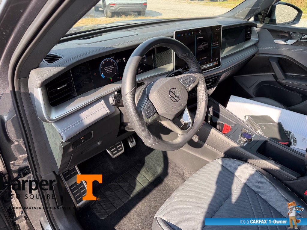 Used 2025 Volkswagen Tiguan SE R-Line FWD image 14