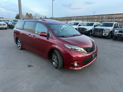Used 2015 Toyota Sienna SE Premium image 11