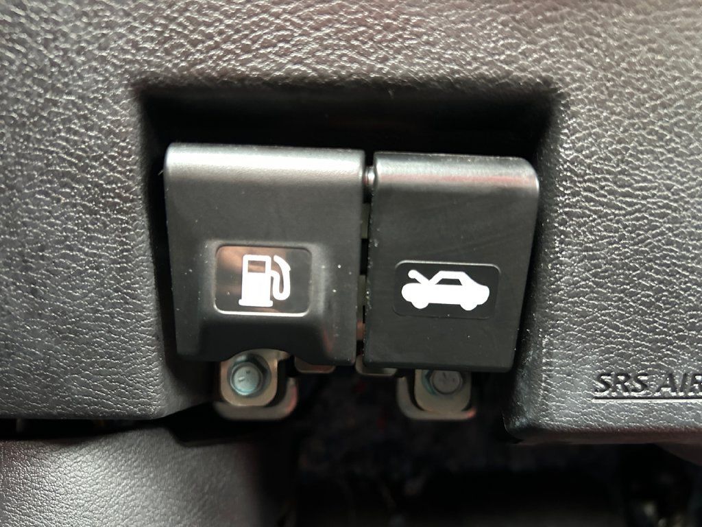 Used 2025 Nissan Versa SV FWD image 21