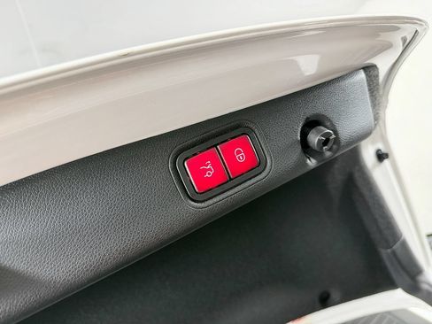 Used 2020 Mercedes-Benz E 350 Sedan image 14