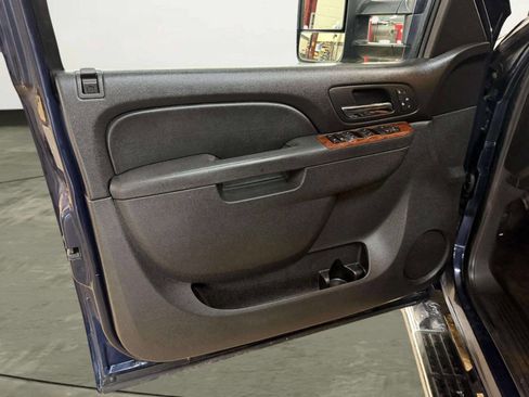 Used 2011 Chevrolet Silverado 3500 LTZ w/ LTZ Plus Package image 9