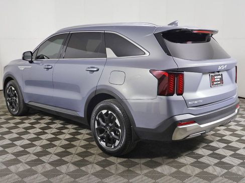 Used 2025 Kia Sorento S w/ Panoramic Sunroof Package FWD image 11