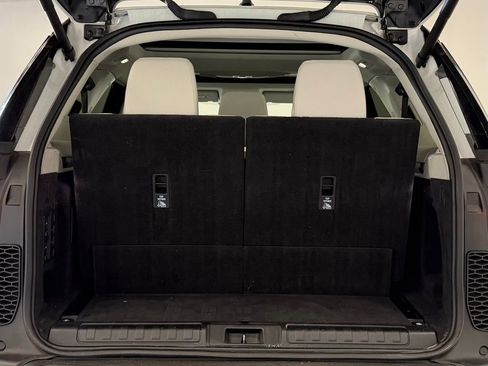 Used 2023 Land Rover Discovery S AWD/4WD image 28
