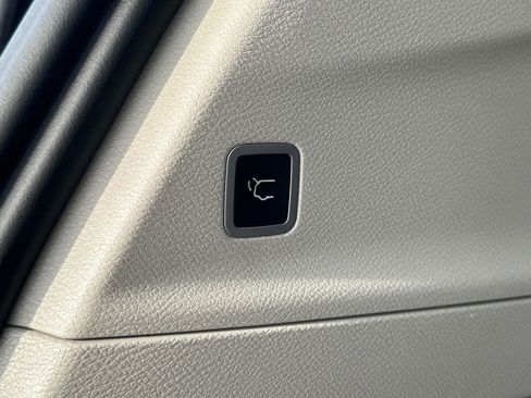 Used 2018 Chrysler Pacifica Touring-L Plus w/ Advanced Safetytec Group FWD image 21