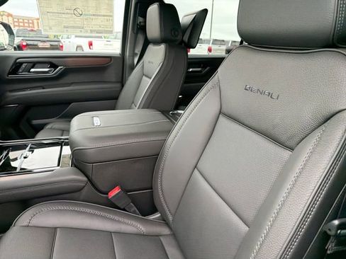 New 2026 GMC Yukon XL Denali w/ Denali Reserve Package AWD/4WD image 17