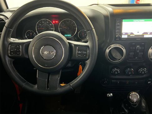 Used 2017 Jeep Wrangler Unlimited Sahara w/ Connectivity Group image 18