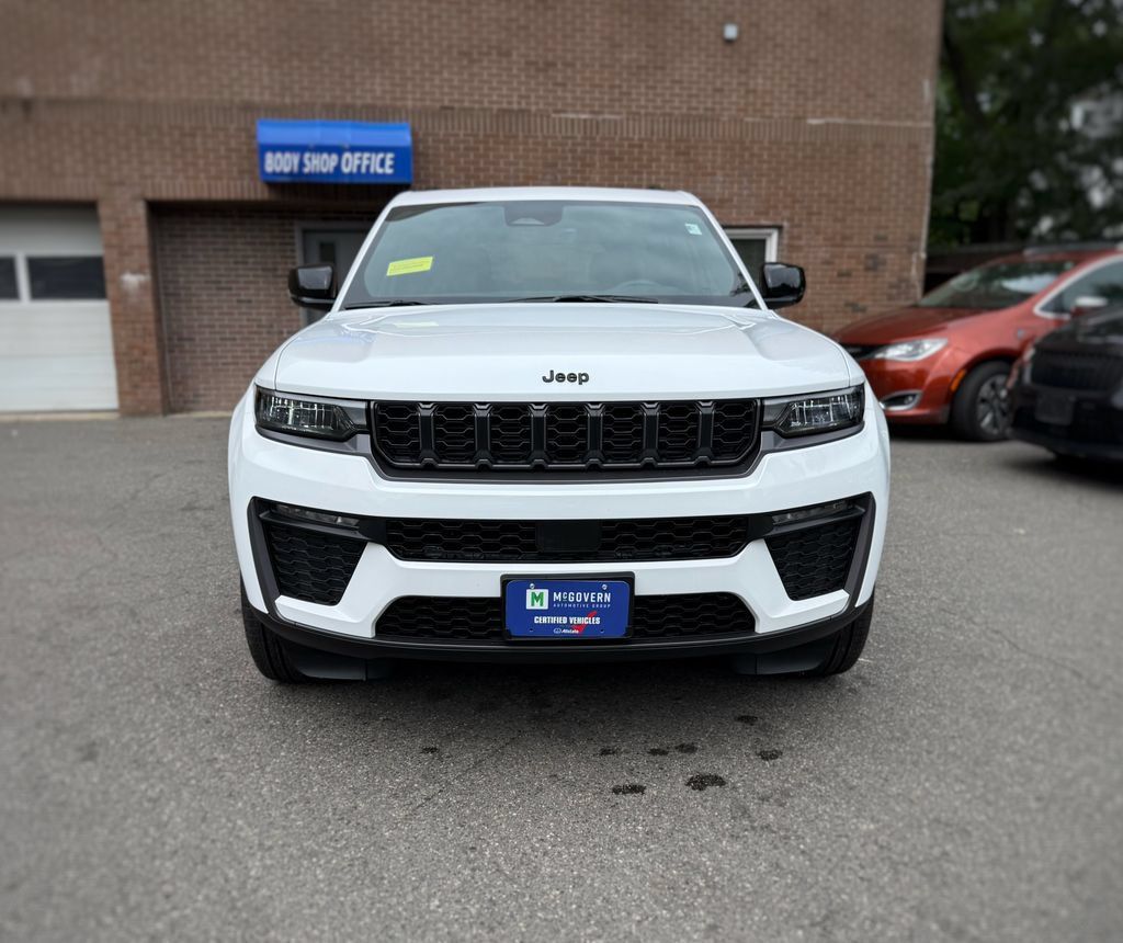 Used 2026 Jeep Grand Cherokee Limited w/ Limited Altitude Package AWD/4WD image 2