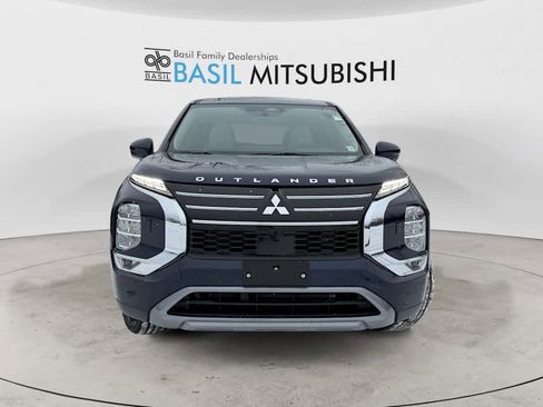 New 2025 Mitsubishi Outlander SE image 5