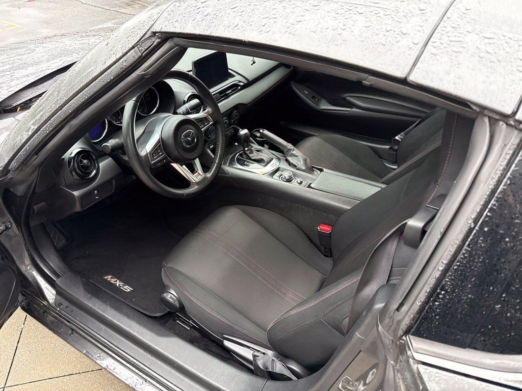 Used 2018 MAZDA MX-5 Miata RF Club RWD image 8