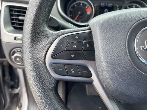 Used 2019 Jeep Cherokee Latitude w/ Popular Appearance Group FWD image 11