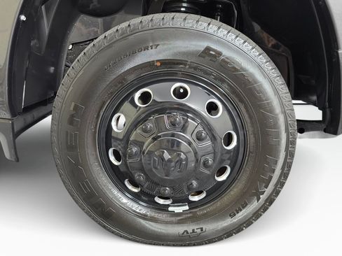 Used 2025 RAM 3500 Laramie AWD/4WD image 10