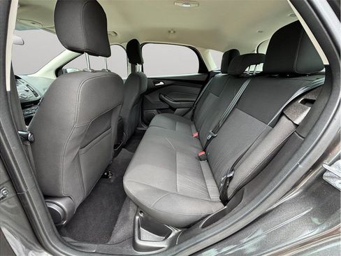 Used 2015 Ford Focus SE w/ SE Sport Package FWD image 25