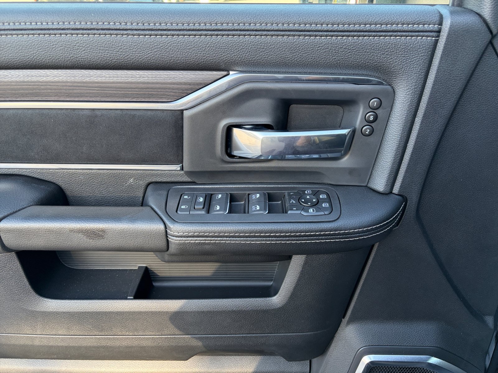 New 2027 RAM 2500 Laramie w/ Night Edition AWD/4WD image 17