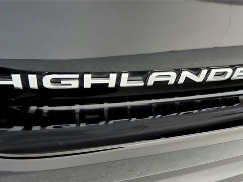 Used 2024 Toyota Highlander XLE image 13