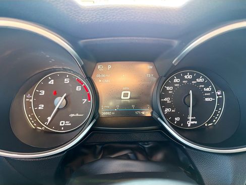 Used 2018 Alfa Romeo Stelvio Ti Sport image 41