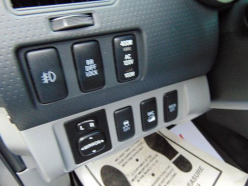 Used 2015 Toyota Tacoma 4x4 Double Cab w/ TRD Off-Road Package image 8