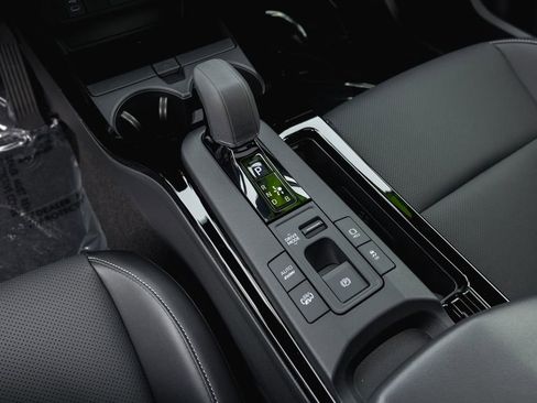 Used 2026 Toyota Prius Plug-In Hybrid image 17