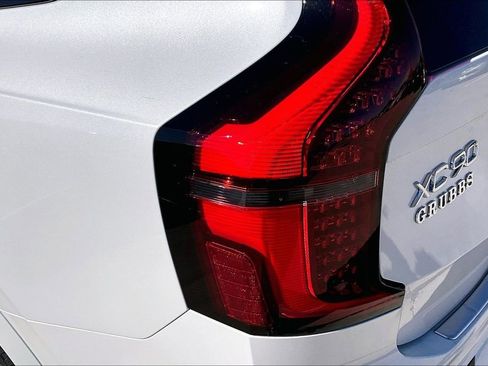New 2026 Volvo XC90 T8 Ultra w/ Protection Package Premier image 38