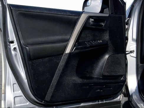 Used 2017 Toyota RAV4 LE FWD image 21