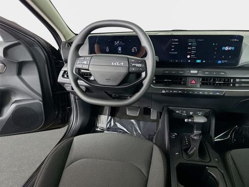 Certified 2025 Kia K4 FWD image 21