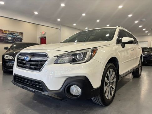 Used 2019 Subaru Outback 2.5i Touring AWD/4WD image 3