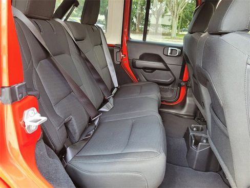 Used 2022 Jeep Wrangler Unlimited Sahara image 21