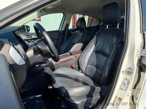 Used 2018 MAZDA MAZDA3 Touring FWD image 13