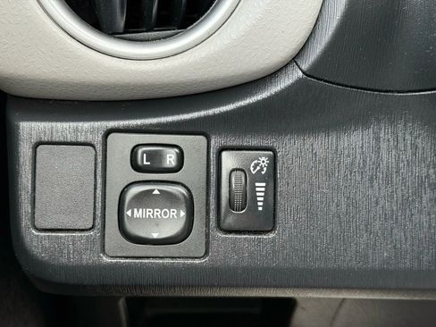 Used 2013 Toyota Yaris LE image 27