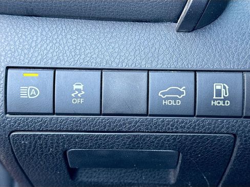 Used 2022 Toyota Camry LE image 12