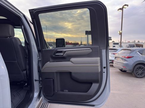 Used 2025 Chevrolet Silverado 2500 ZR2 w/ Technology Package image 16