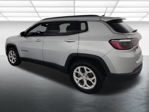 Used 2024 Jeep Compass Latitude AWD/4WD image 6