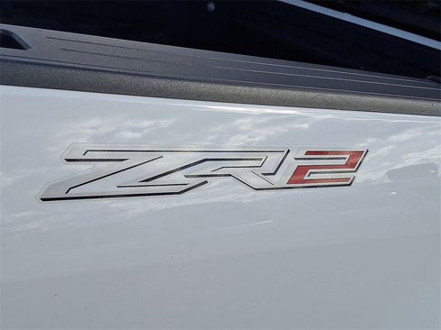 Used 2022 Chevrolet Colorado ZR2 w/ ZR2 Dusk Special Edition image 19