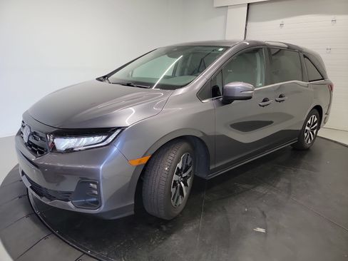 Used 2025 Honda Odyssey EX-L image 3