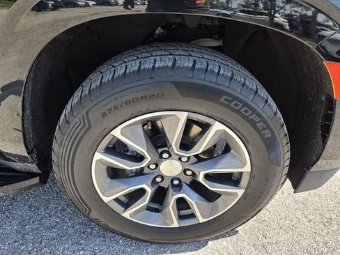 Used 2021 Chevrolet Suburban LT RWD image 10