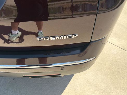 Used 2021 Chevrolet Traverse Premier AWD/4WD image 36