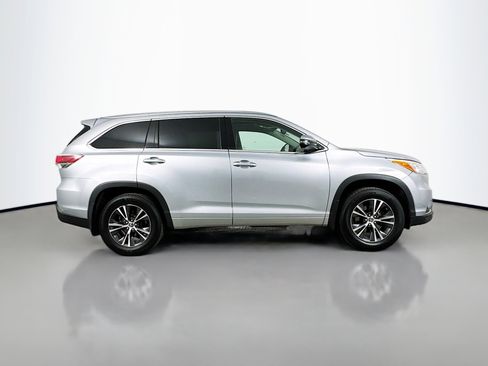 Used 2016 Toyota Highlander XLE AWD/4WD image 8