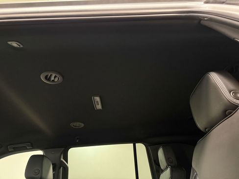 Used 2025 GMC Yukon XL Denali AWD/4WD image 10