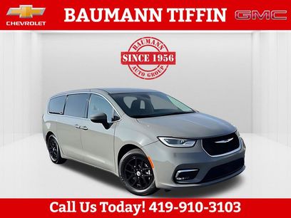 Used 2023 Chrysler Pacifica Touring-L