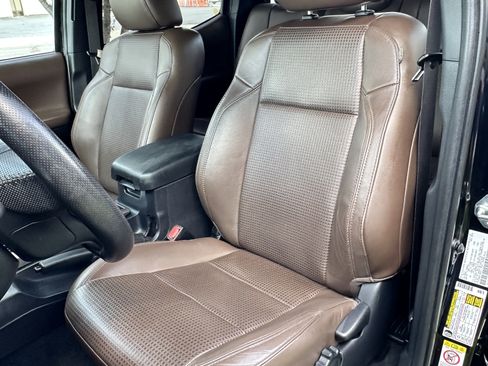 Used 2019 Toyota Tacoma Limited AWD/4WD image 17