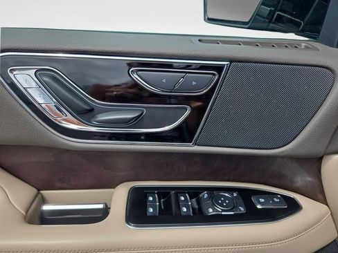 Used 2024 Lincoln Navigator Premiere AWD/4WD image 17