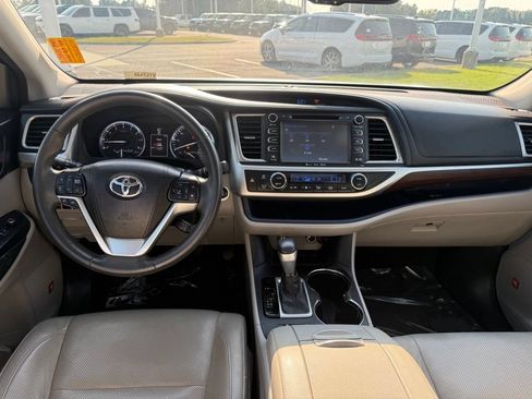 Used 2016 Toyota Highlander Limited FWD image 7