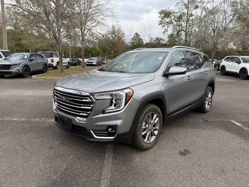 Used 2024 GMC Terrain SLT image 3