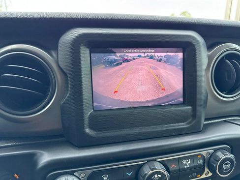 Used 2022 Jeep Wrangler Unlimited Sport AWD/4WD image 19